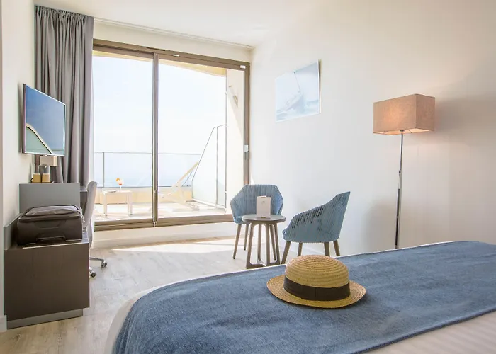 Отель Les Terrasses D'eze - &